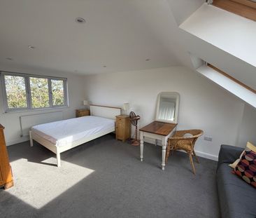Studio Flat, Cambrian Close, SE27 - Photo 3
