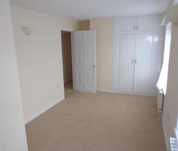 4 bedroom detached house to rent - Photo 3