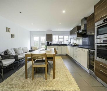 Broom Park, TW11, London - Photo 4