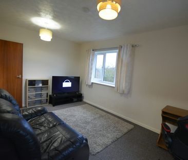 Flat to rent on - Photo 2