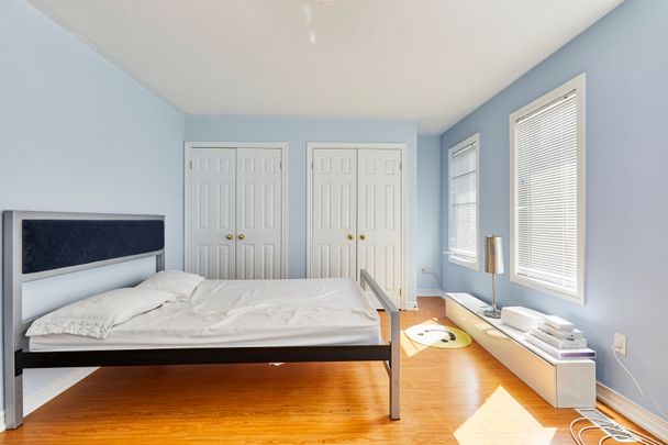 For Lease - 158 Galleria Parkway, Markham, Ontario - Photo 1