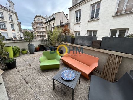 EXCLUSIVITE SAINT ETIENNE HYPER CENTRE ANGLE RUE MICHELET DUPLEX AVEC TERRASSE. - Photo 3