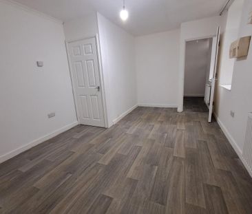 2 bedroom maisonette to rent - Photo 2