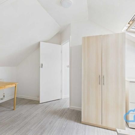 1 bedroom in a flat share to rent - Photo 4