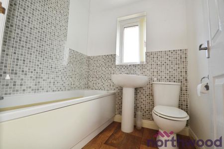 3 bedroom semi-detached house to rent - Photo 4