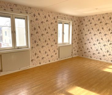 Ljus och mysig tvåa en trappa upp – hiss, fiber och bekvämt läge! - Photo 3
