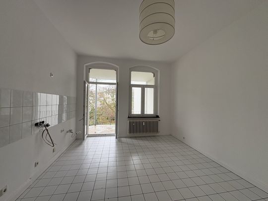 2-Zimmer Altbau mit Balkon zum Verlieben: Renoviert in Pempelfort! - Photo 1