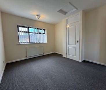 Agecroft Road, Romiley, Stockport, Cheshire - Photo 4