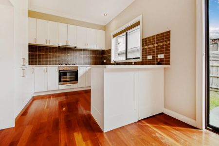 3 Bed, 1 Bath - Photo 5