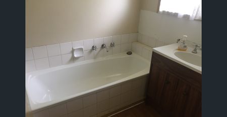 FAMILY HOME IN CONVENIENT LOCATION!!! - Photo 5