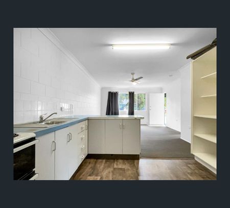1/8 San Vito Cres, Rasmussen, Qld 4815 - Photo 4