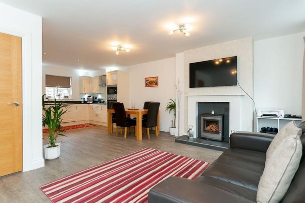 3 bedroom terraced house to rent - Photo 1