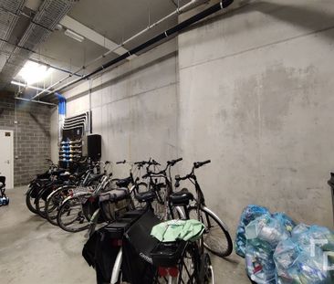 Gezellig dakappartement met terras en autostaanplaats. - Photo 1