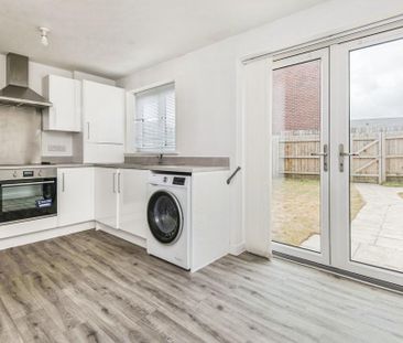 3 bedroom semi-detached house to rent - Photo 1