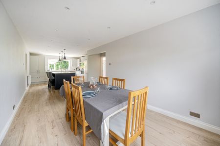5 bedroom detached house to rent - Photo 2