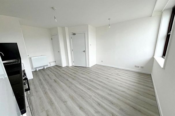 3 bedroom flat to rent - Photo 1