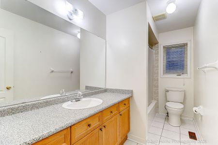 For Lease - 211 Kayla Crescent, Vaughan, Ontario - Photo 4