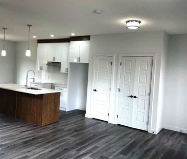 GREAT 3 BED, 2 5 BATH TOWNHOUSE WITH DBL GARAGE IN BEAUMONT - Photo 4