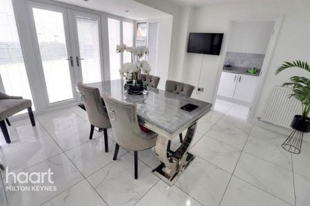 4 bedroom detached house to rent - Photo 4