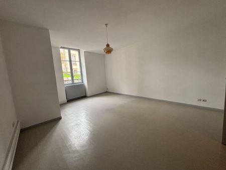 Location Appartement 2 pièces 76m² CHARLIEU 42190 - Photo 3