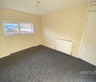 4 bedroom end of terrace house to rent - Photo 4