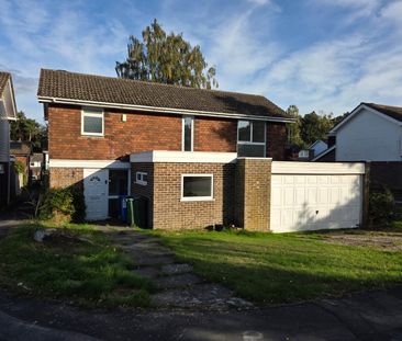 Spinis, Bracknell, Berkshire, RG12 - Photo 1