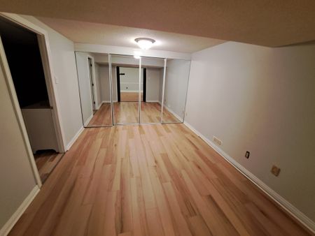 For Lease - 16 Fernwood Crescent Unit# Lower, Hamilton, Ontario - Photo 4