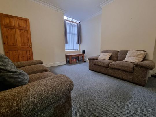4 bedroom terraced house to rent - Photo 1