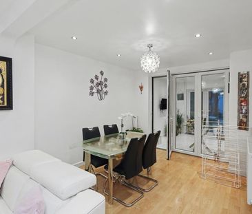 Rose Walk, Surbiton - 3 bedrooms Property for lettings - Seymours - Photo 3