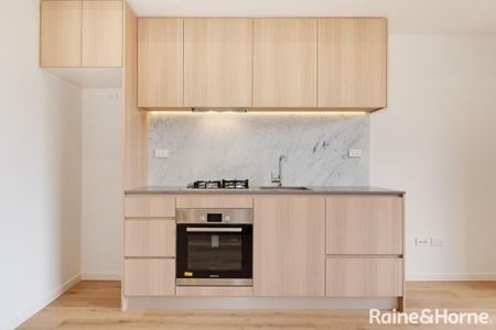 STYLISH ONE BEDROOM APARTMENT ACROSS FROM THE PARK! - Photo 2