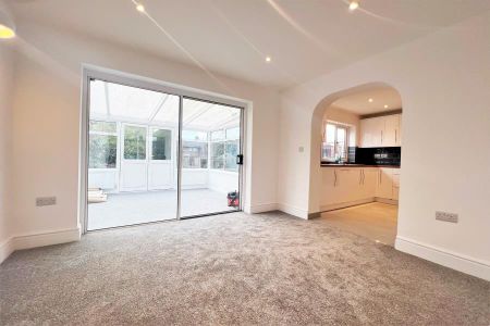 East Hill, Woking, Surrey, GU22 - Photo 2