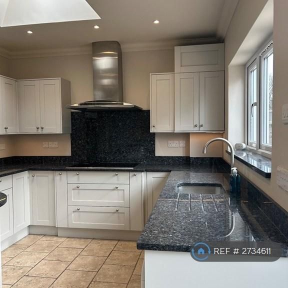 4 bedroom terraced house to rent - Photo 1