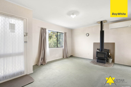 3 bedroom property in Ranui - Photo 3