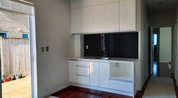 Beautiful Large Family Home - Photo 1