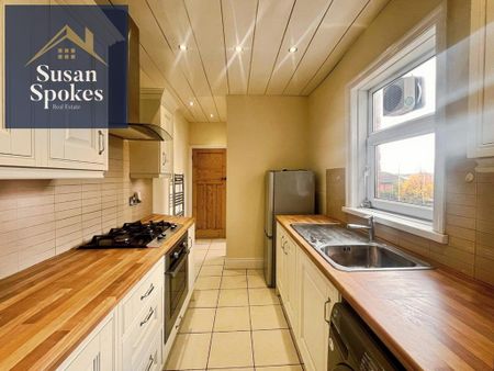 3 bedroom flat to rent - Photo 2