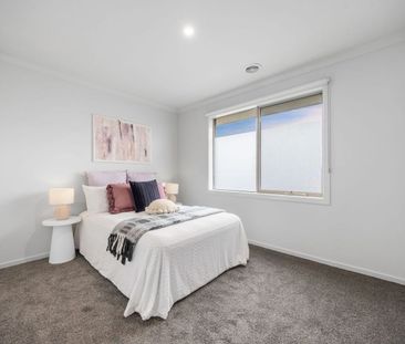 Style & Superb Convenience in Upper Point Cook - Photo 6