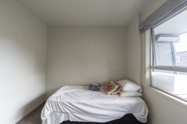 Two Bedroom Unit Close to City Centre - Photo 1