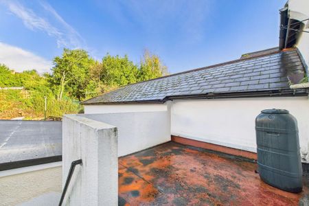 3 bedroom flat to rent - Photo 5