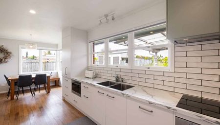 Modern comfort and generous space - Photo 5