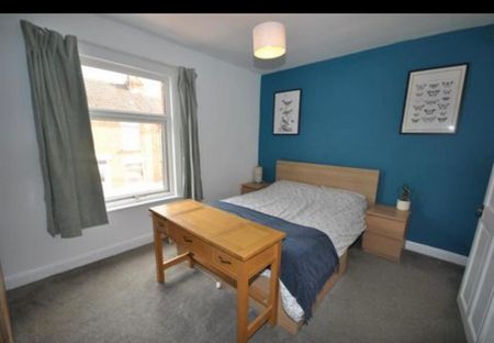 3 bedroom terraced house to rent - Photo 5