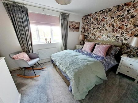 3 bedroom detached house to rent - Photo 2