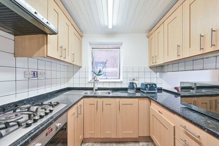 3 bedroom flat to rent - Photo 5