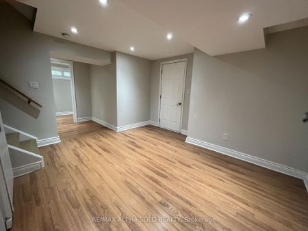 Detached Home For Lease | N8124632 - Photo 4