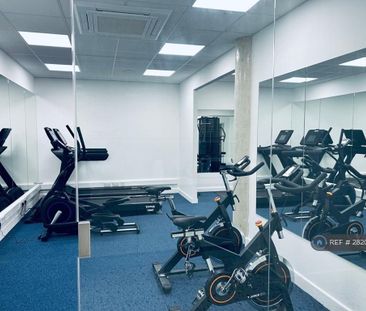 2 bedroom flat to rent - Photo 2