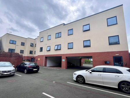 2 bedroom Flat To Let - Photo 2