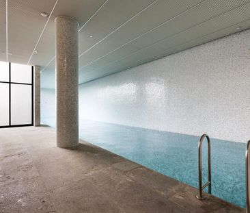 Stylish Studio Sanctuary in Prestigious One East Melbourne. - Photo 2