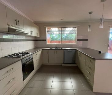 7 Short Road, Hampton Park VIC - Photo 3