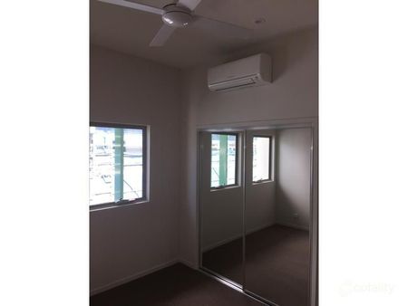 Modern Apartment with Stunning Views – Sky Gardens Building - Photo 5