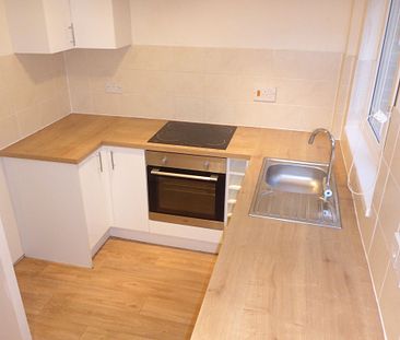 2 bed Terraced - To Let - Photo 6