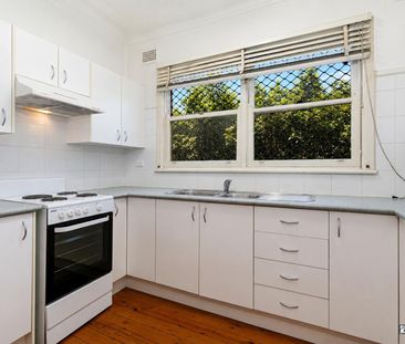 Spacious Home in the Heart of Penrith CBD - Photo 6